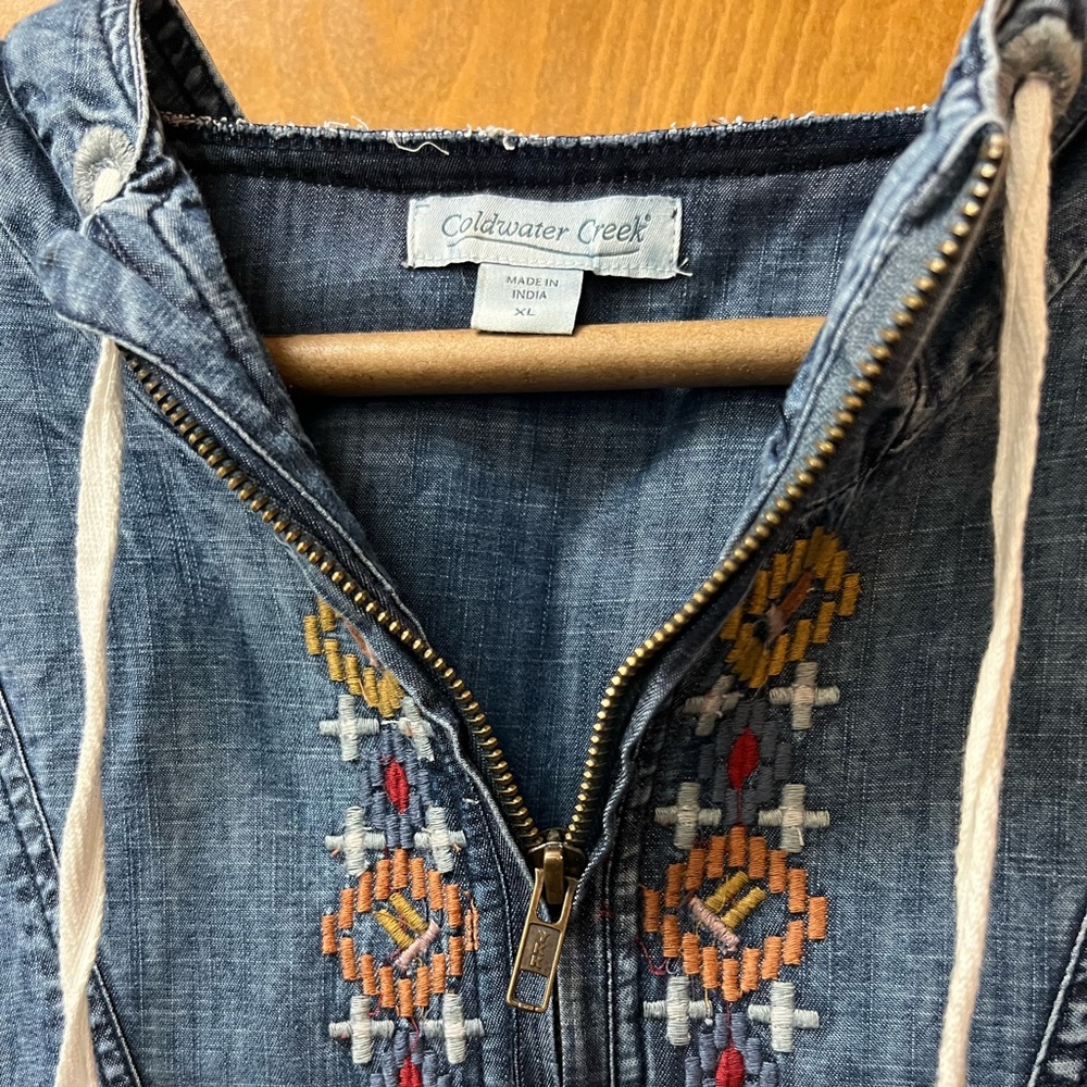 Cold Water Creek. Denim Toas embroidered hooded shirt! Wonderful for layering!